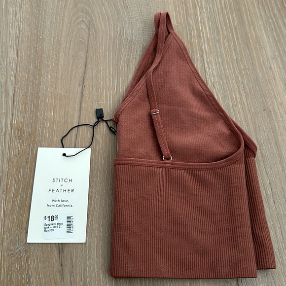 Thin strap crop tank - Picture 2 of 3